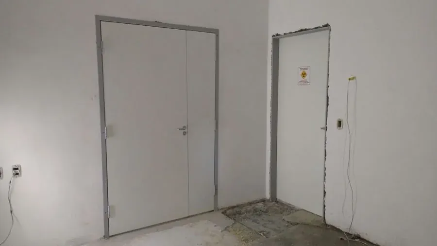 Porta Radiológica Dupla de Abrir